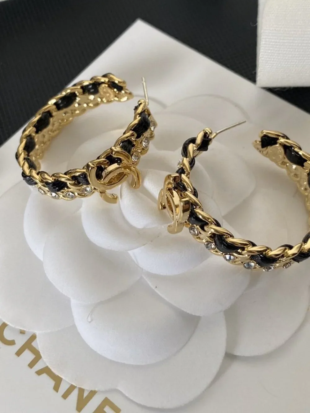 ✨ CHANEL- Gold and Black Chain-Link HoopEarrings ✨ - Picture 3 of 5